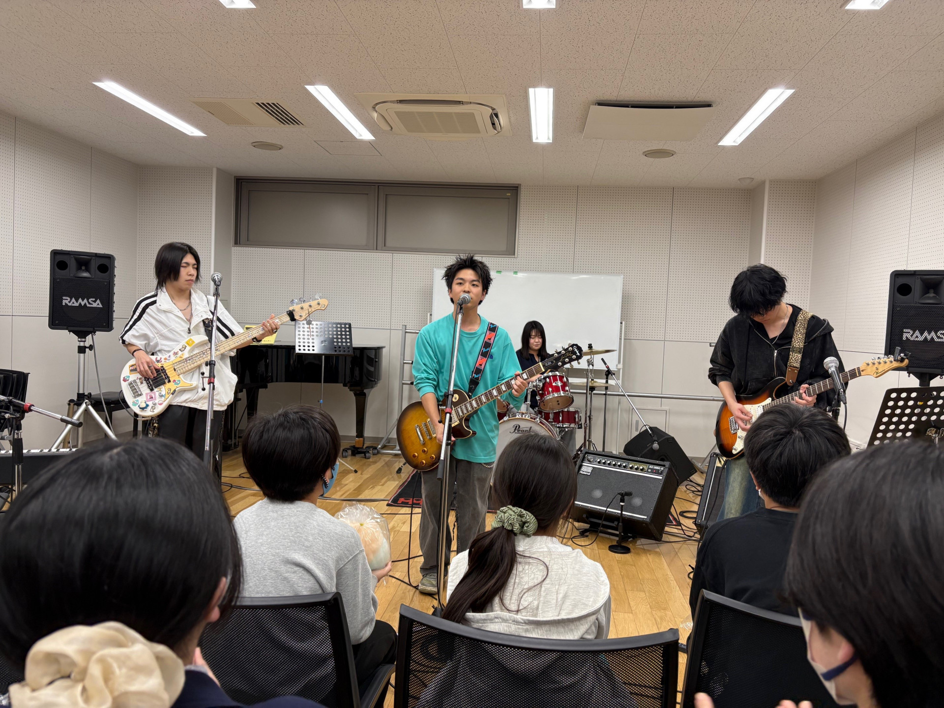 軽音楽　演奏１